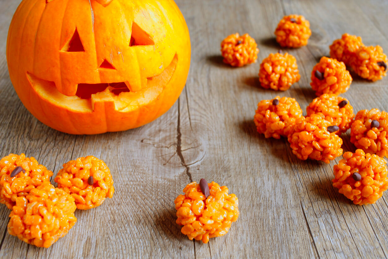 Homemade Halloween pumpkin rice krispie treats