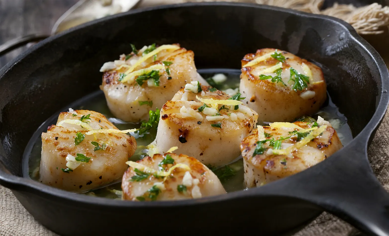 garlic butter scallops with polenta