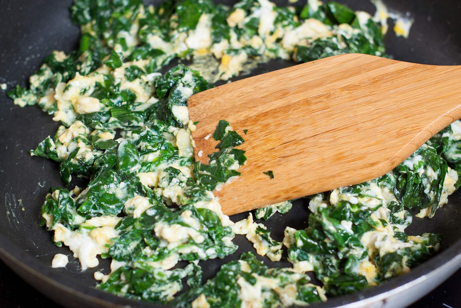 egg-white-scramble-with-spinach-and-feta.jpg