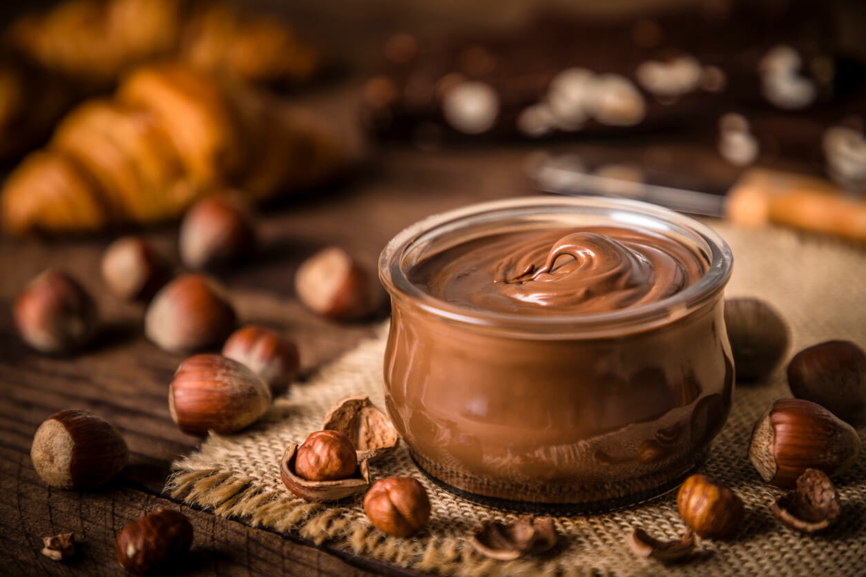 Crystal jar full of hazelnut and chocolate spread