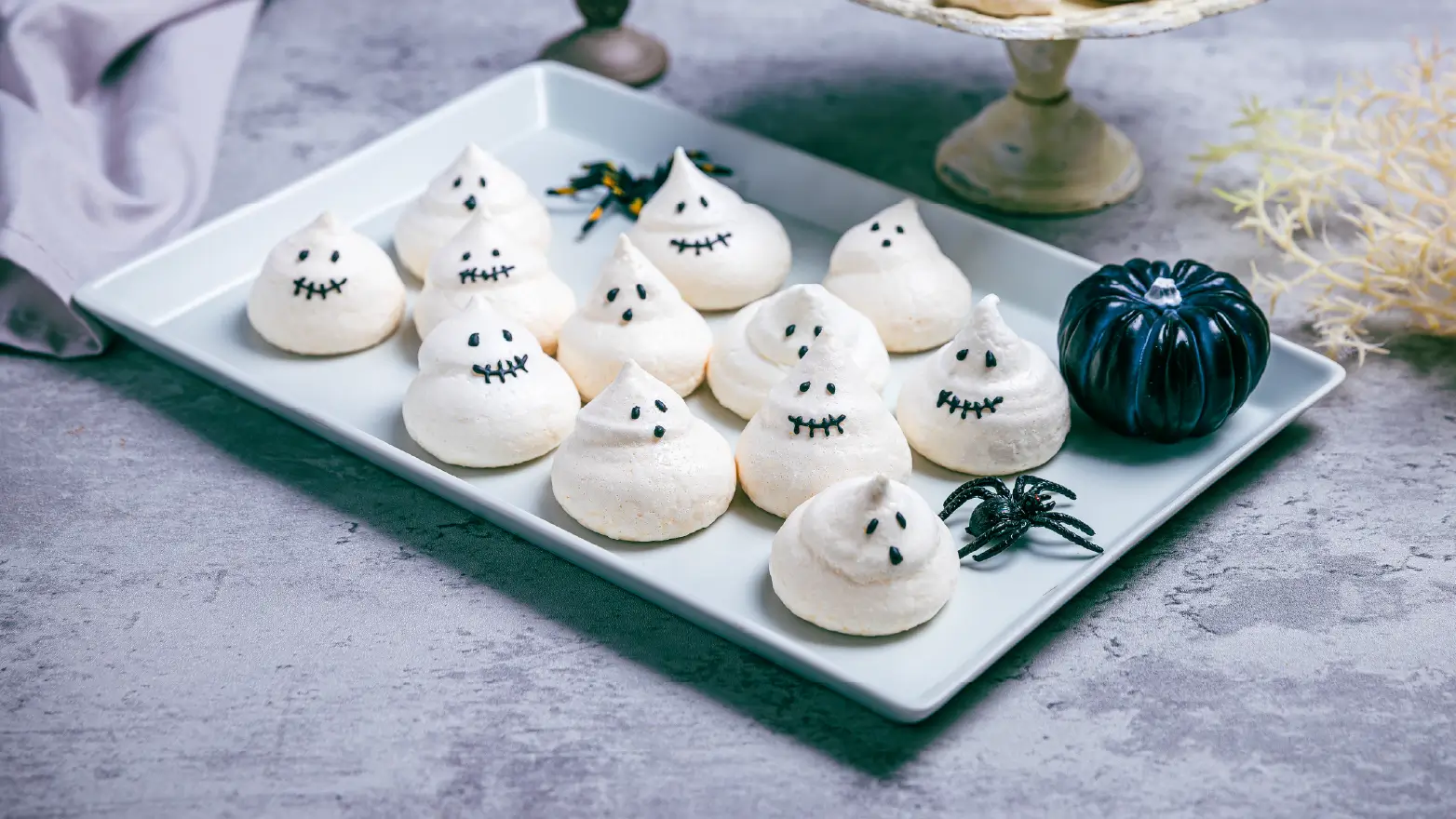 Meringue ghosts