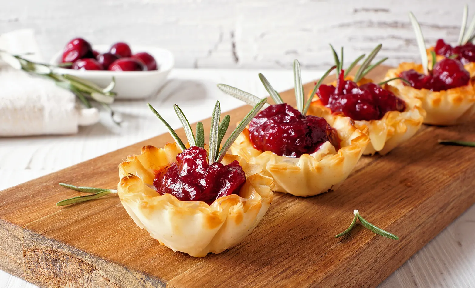 Brie bites with cranberry sauce