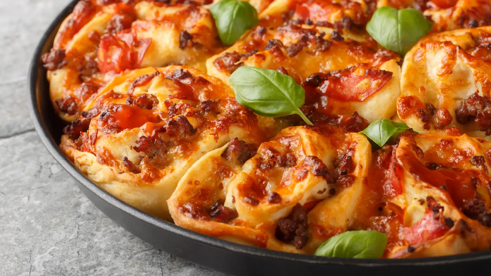 pepperoni pizza roll-ups
