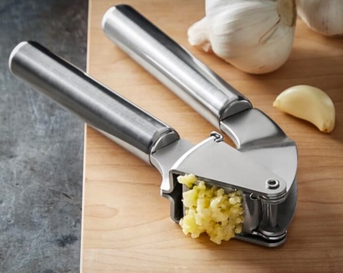 cooking-carrots-garlic