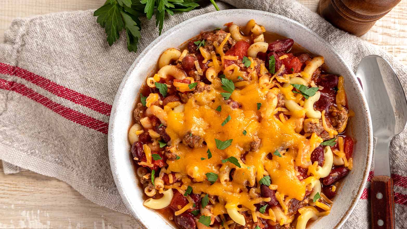 hearty chili mac