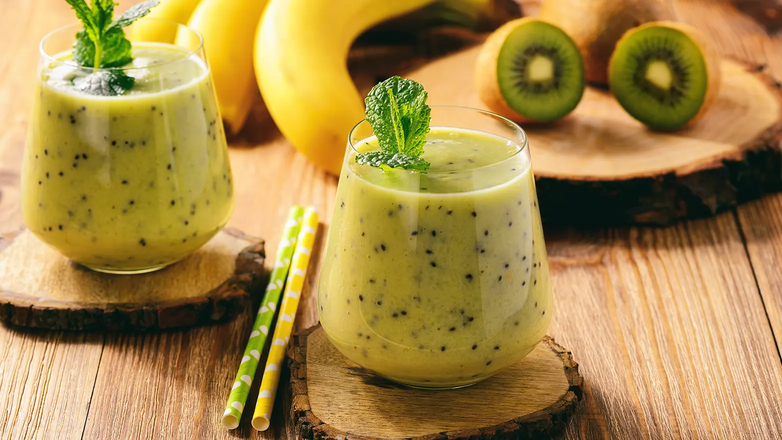Photo of refreshing kiwi smoothie