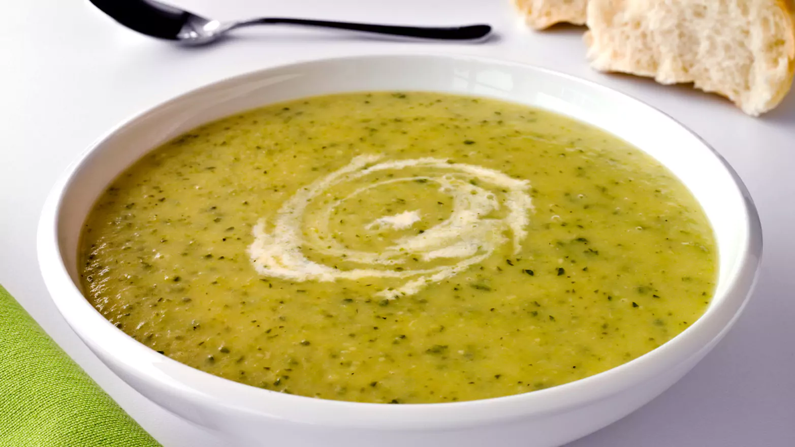A bowl of green pepper soup.