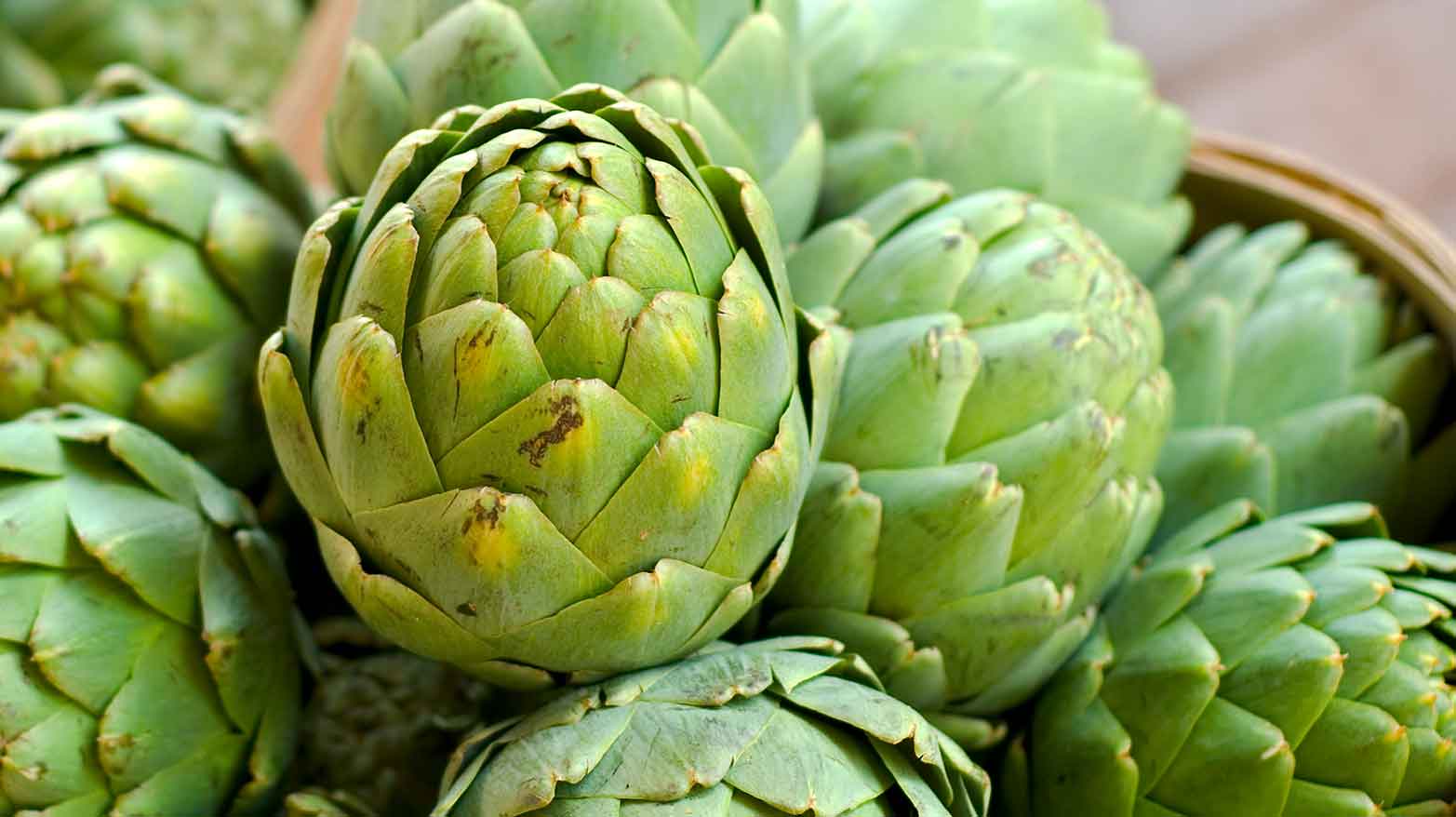 A pile of artichokes in a bowl