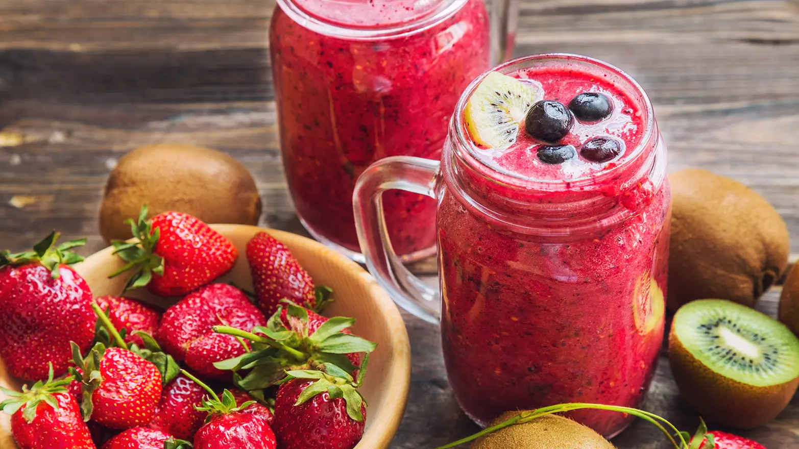 Photo of strawberry kiwi yogurt smoothie