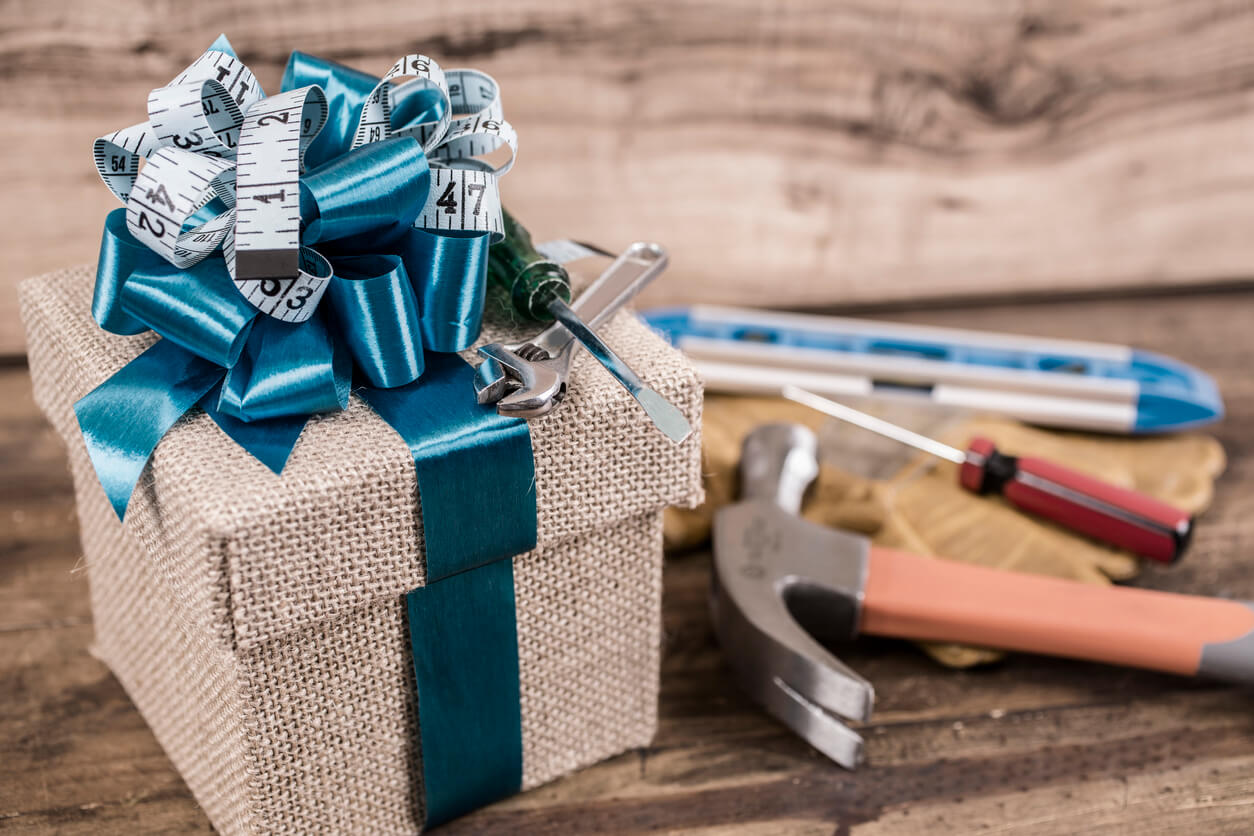 Father's Day, tools gift for dad. Tape measure bow.