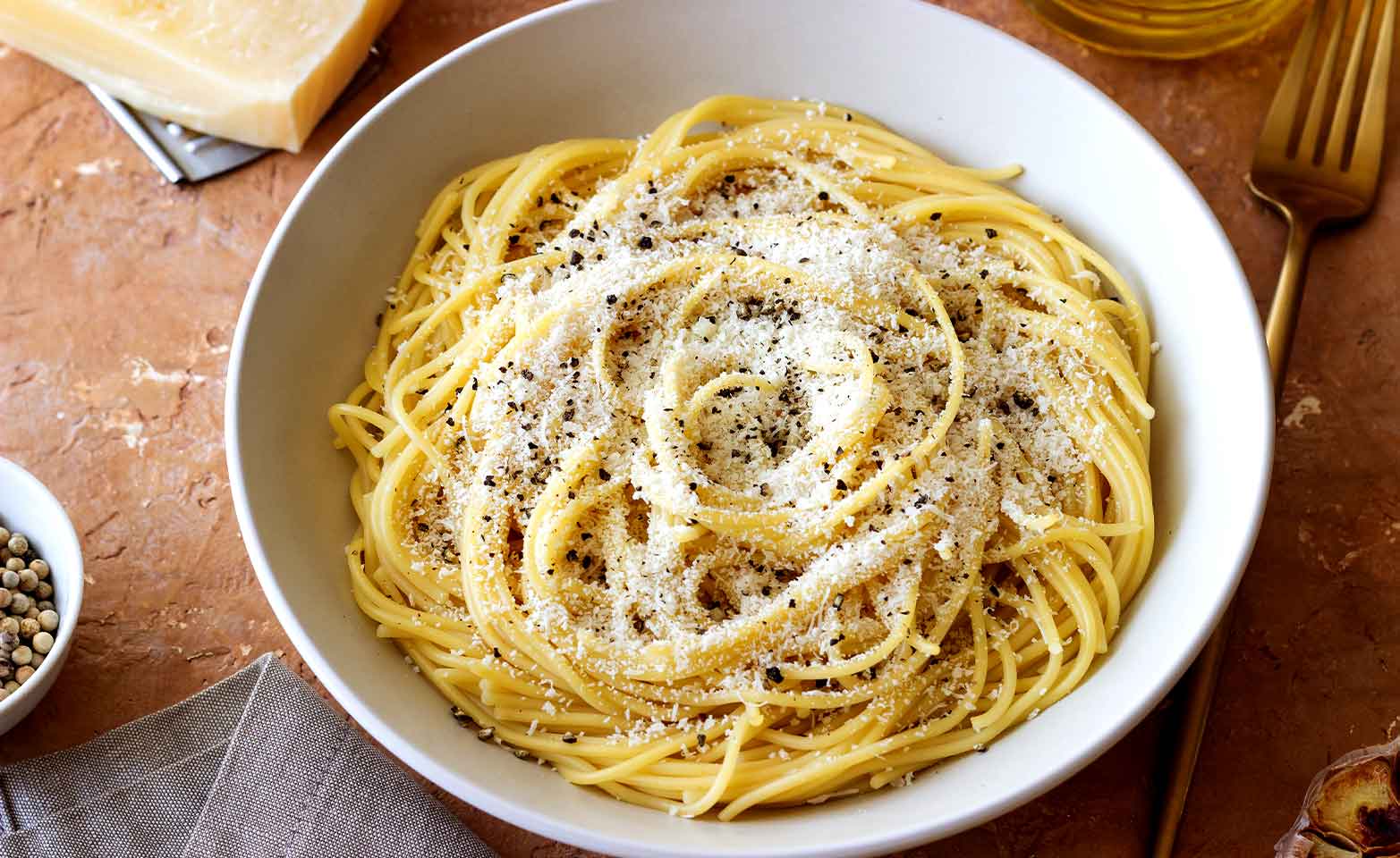 Stock image of a bowl of cacio e pepe