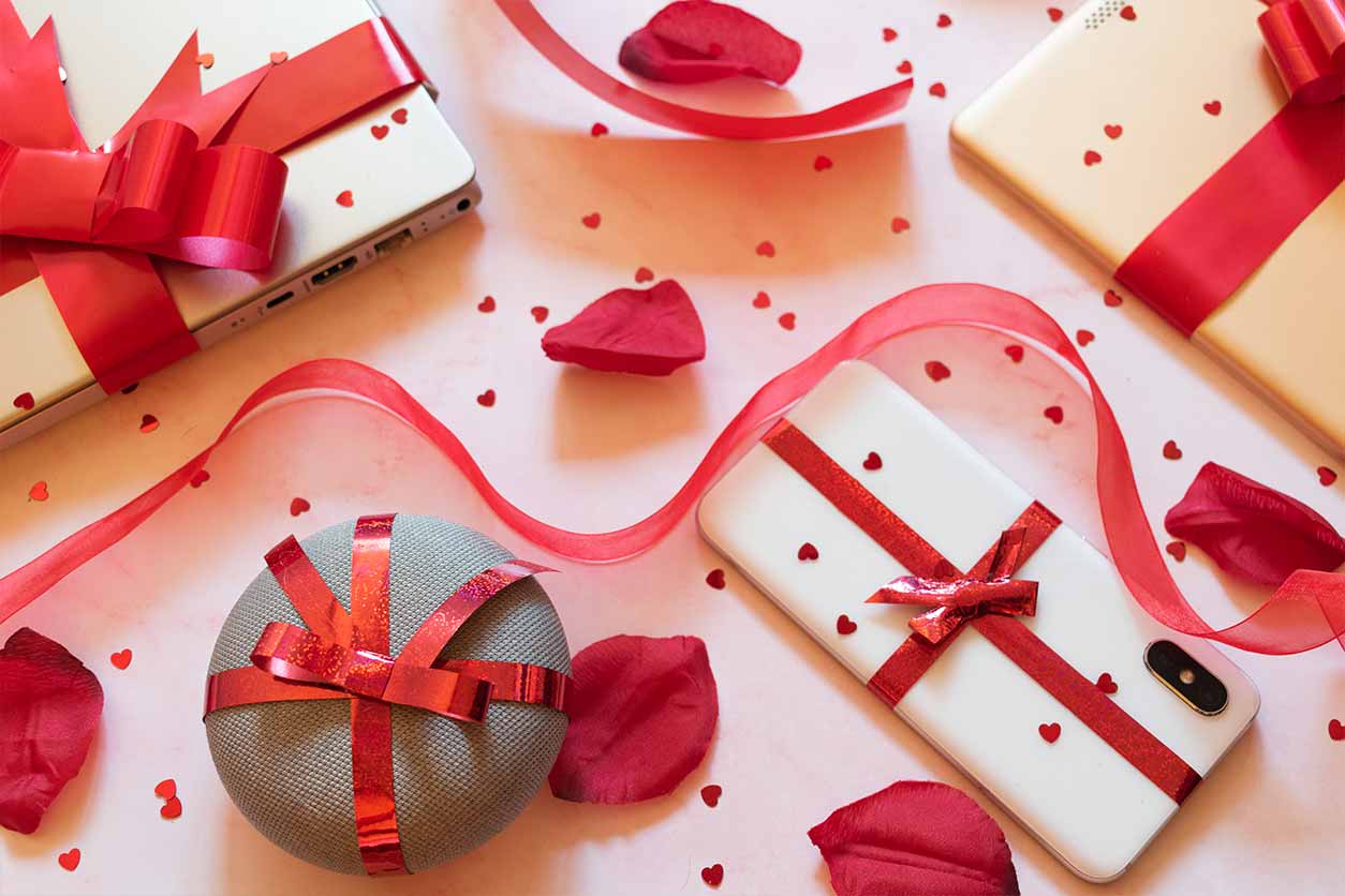 tech lover gift basket