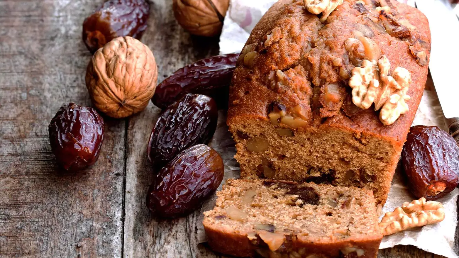 fresh date bread with cinnamon and nutmeg