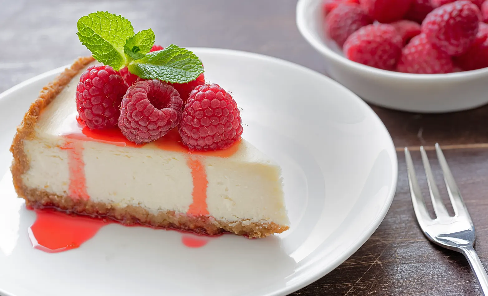 white chocolate raspberry cheesecake