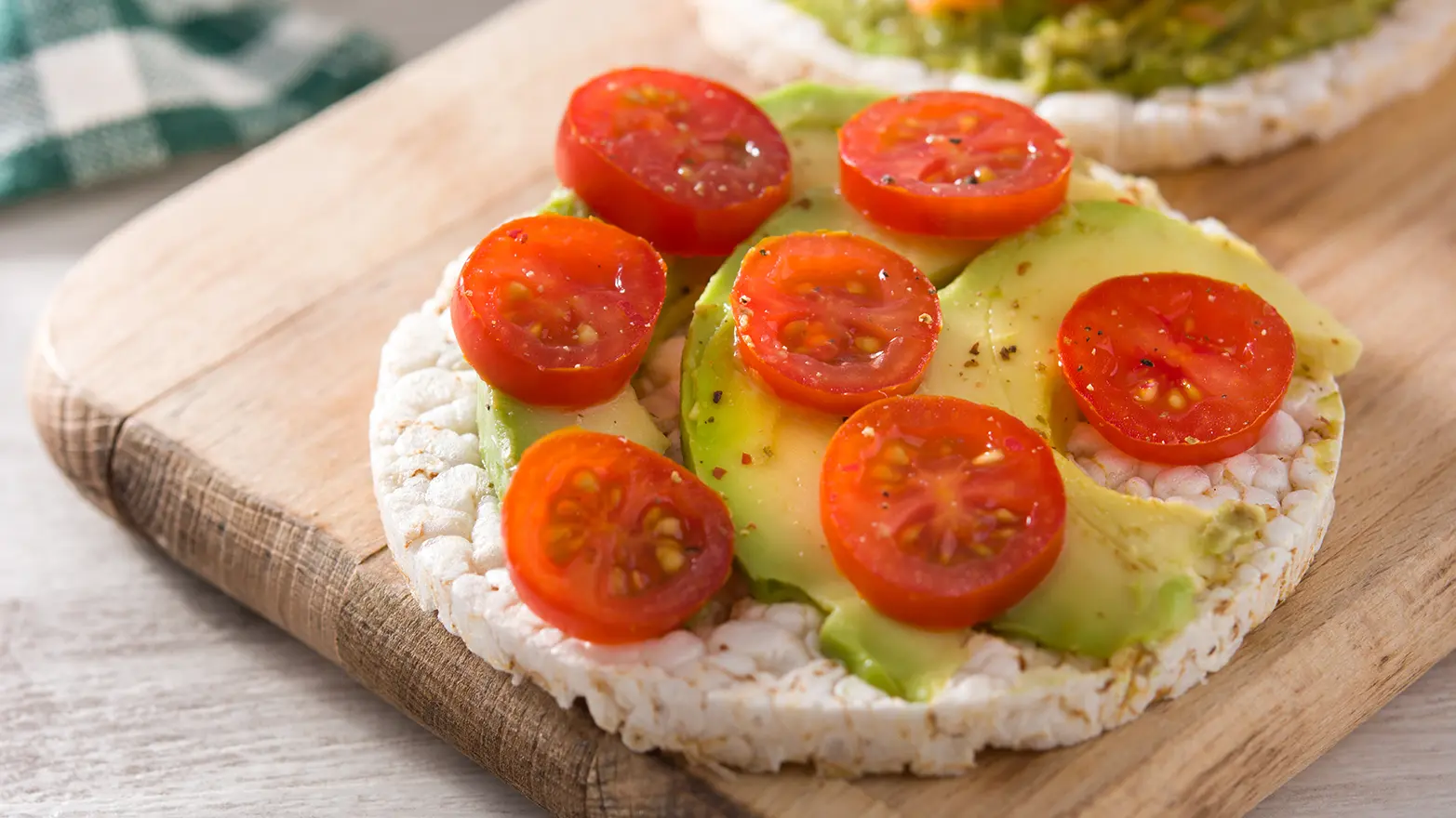 Rice cakes with avocado