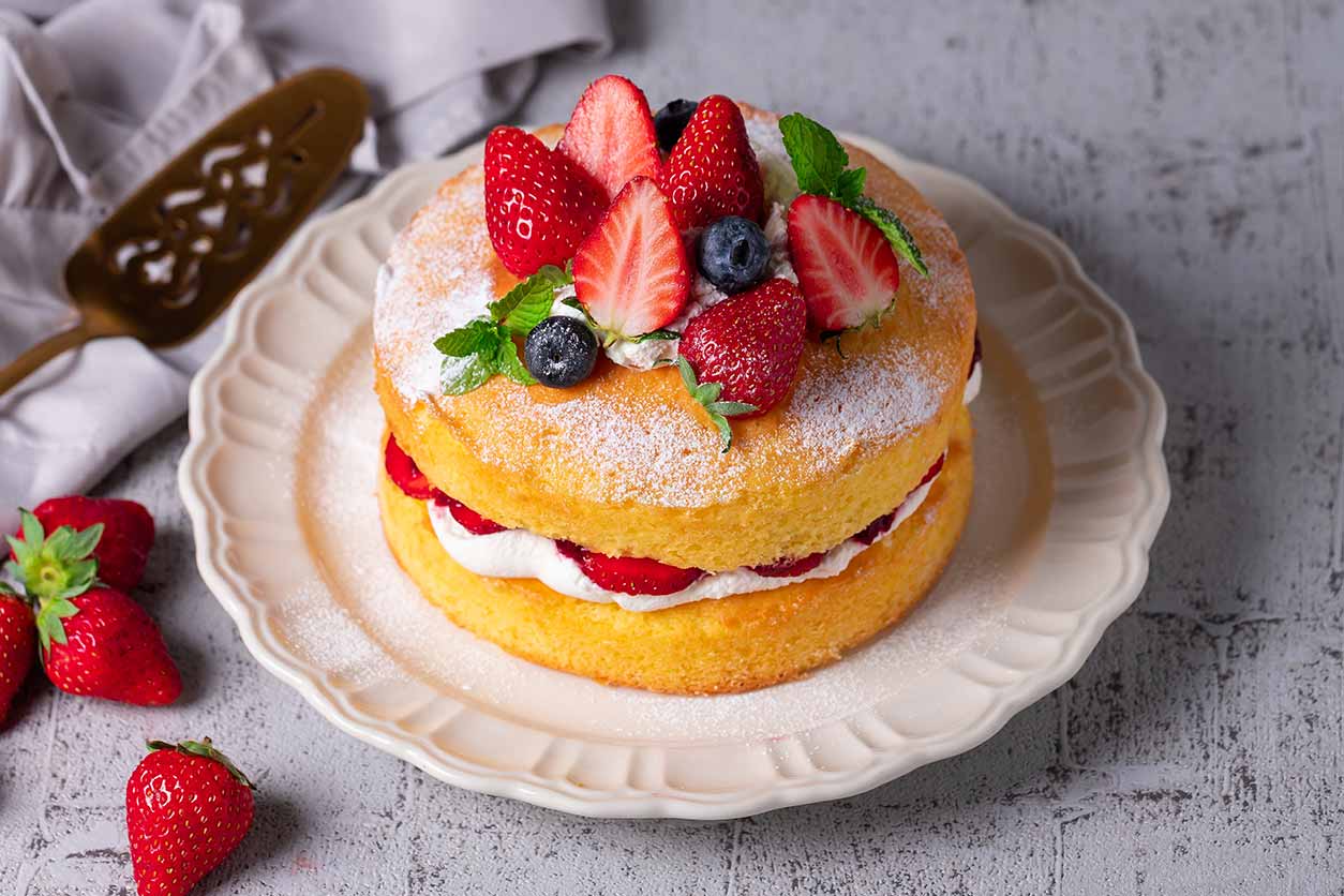 berry sponge cake