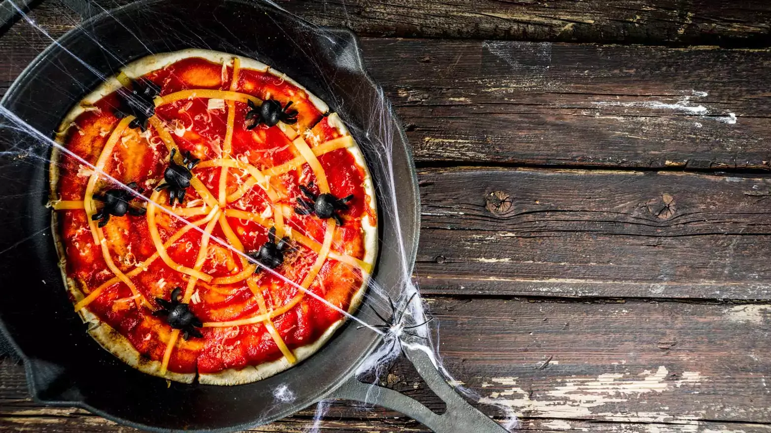 Spiderweb breakfast pizza