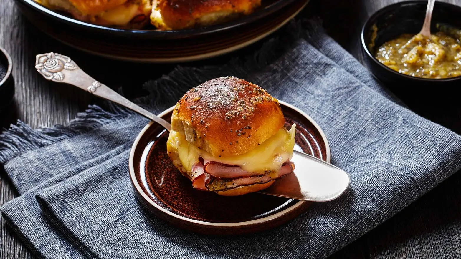 Ham and cheese hawaiian roll sliders