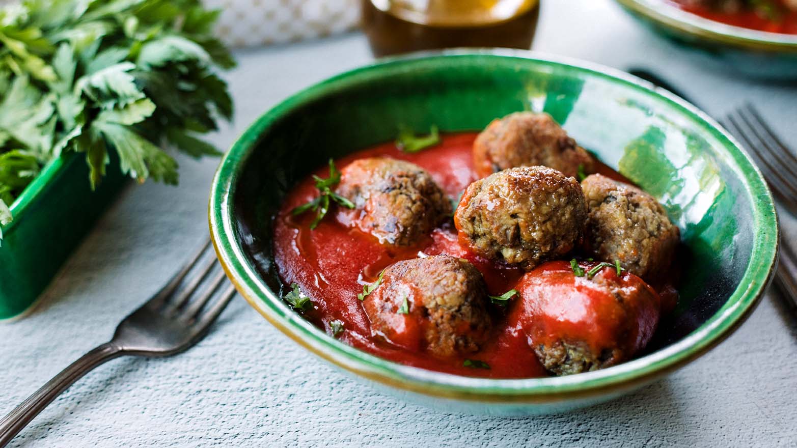 vegetarian meatballs in tomato sauce
