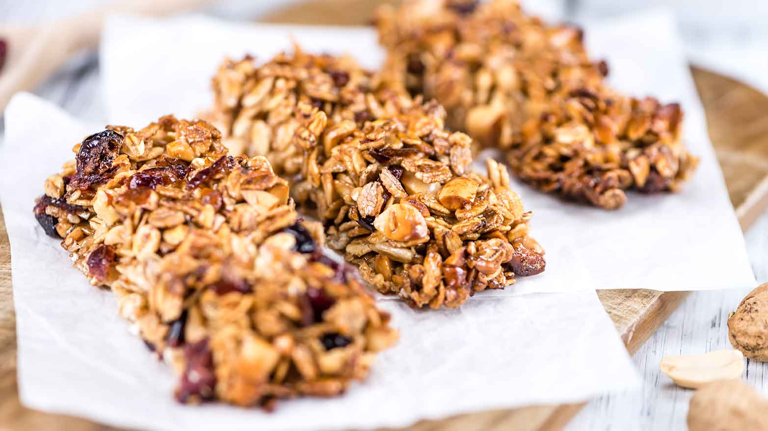 Homemade granola bars for kids