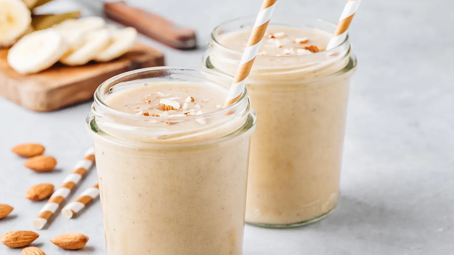Photo of nutty almond oats smoothie