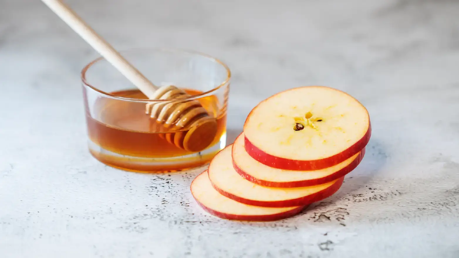 Apple slices with honey