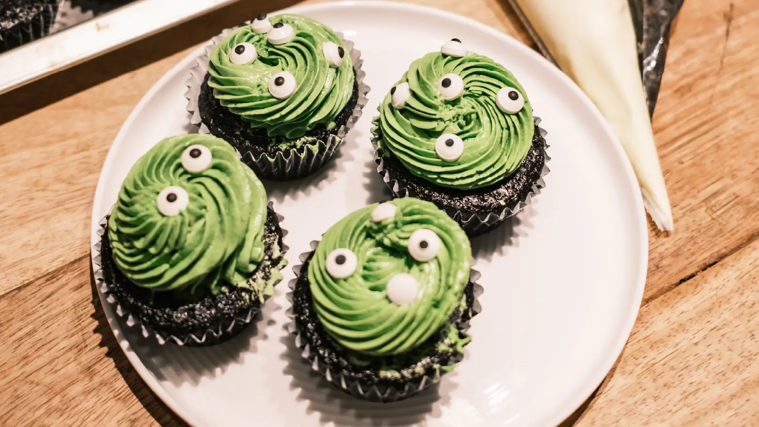 Witches’ cauldron brownie bites