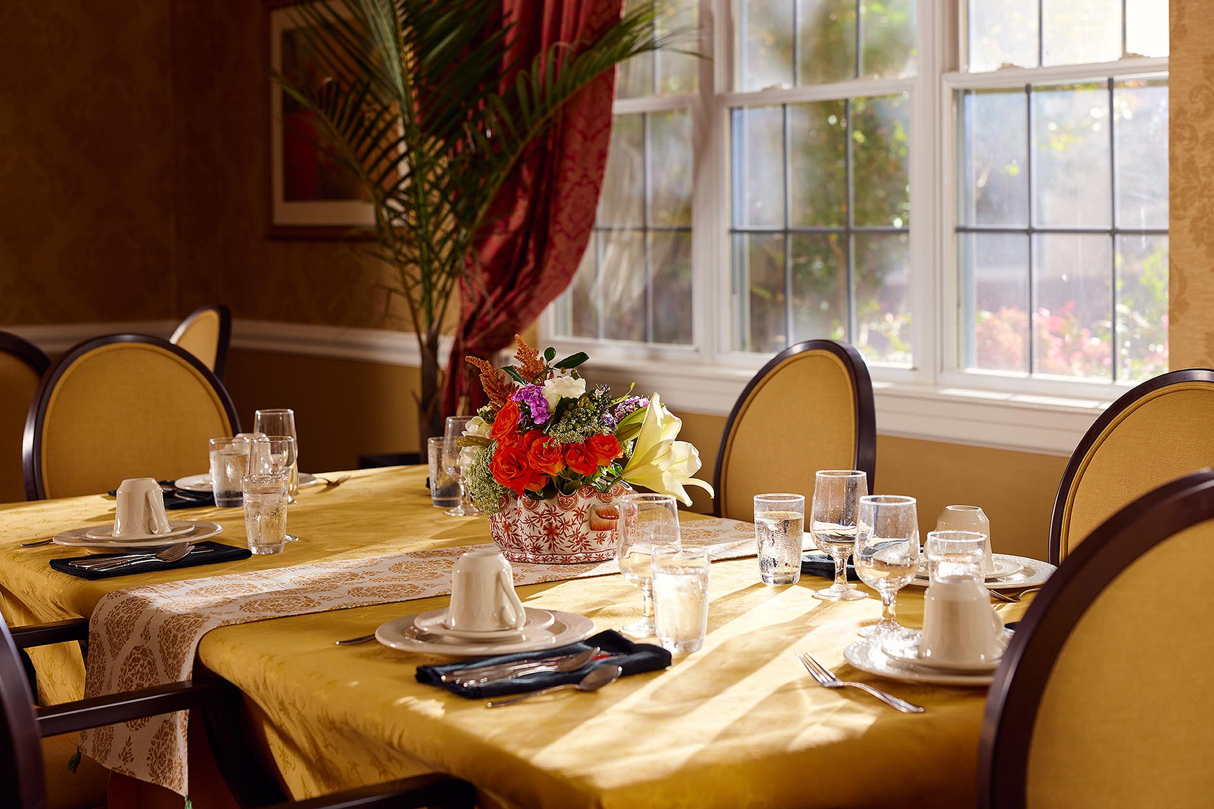 A sunny table in the dining room