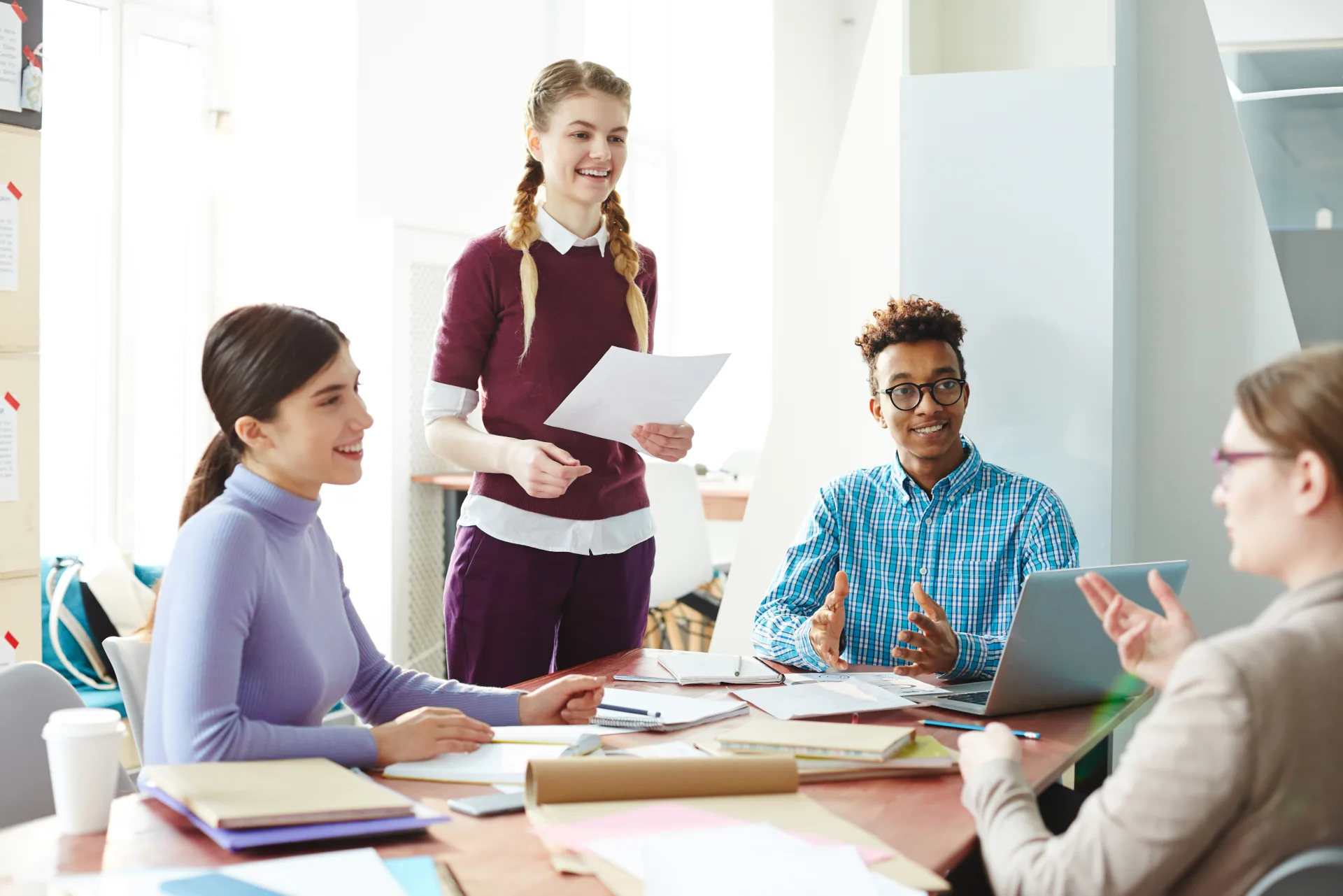 Нашите онлайн курсове по английски език са идеални за