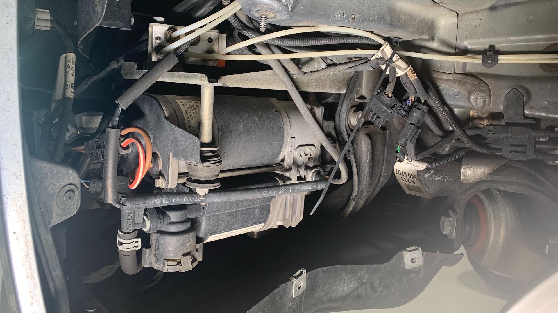 Mercedes-Benz Airmatic Suspension Compressor