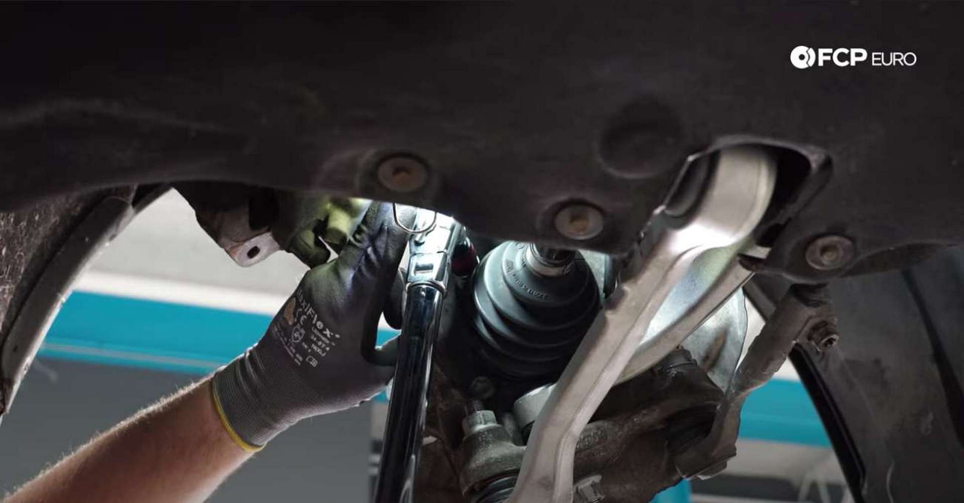 DIY BMW F30 Front Wheel Bearing Replacement torquing the new wheel bearing bolts