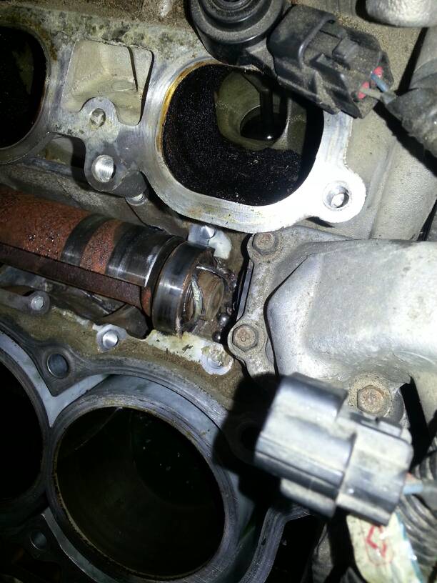 Volvo-s80-V8-engine-head-valve