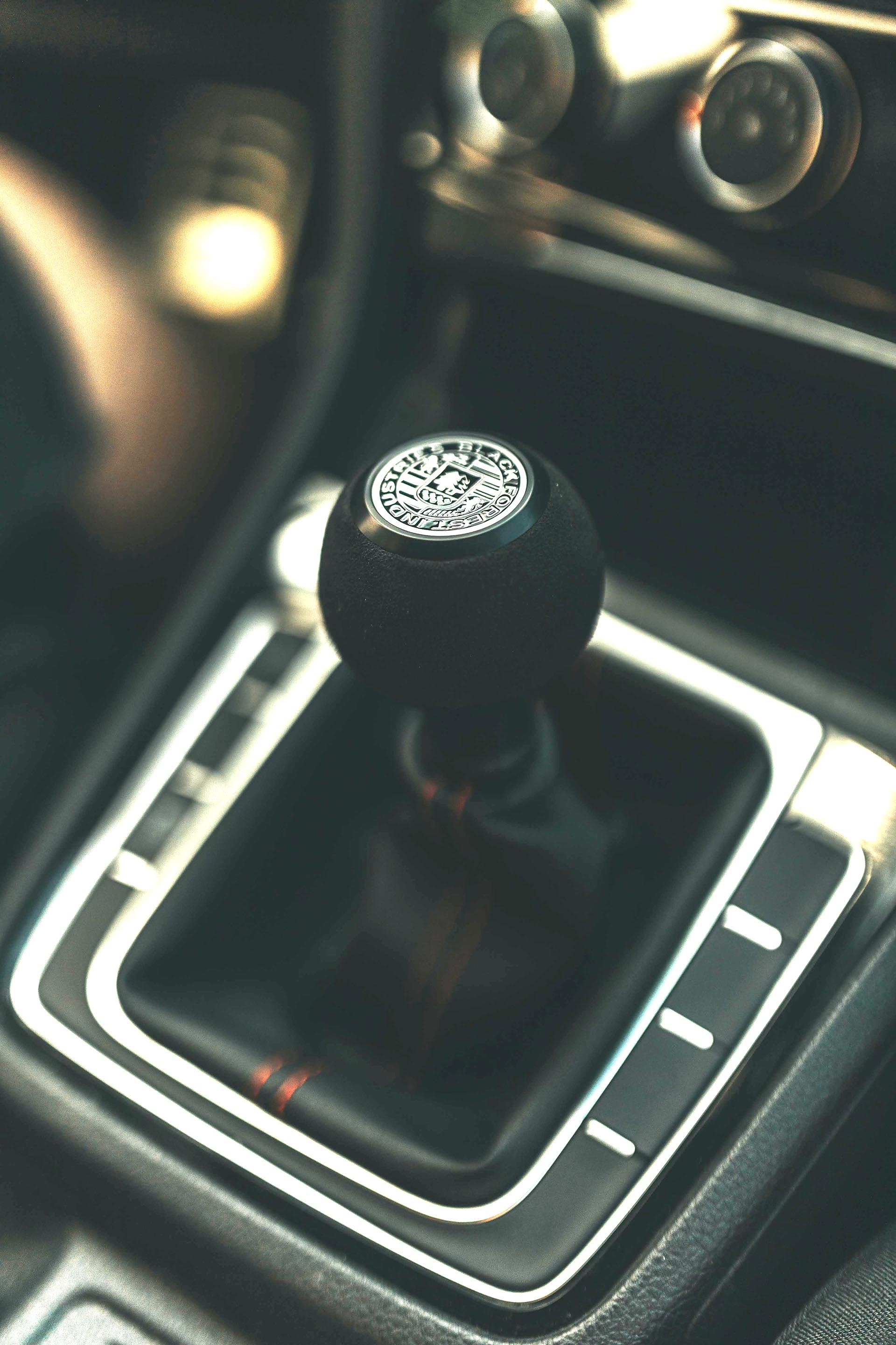 21_Mk7 GTI manual shifter with black forest industries shift knob