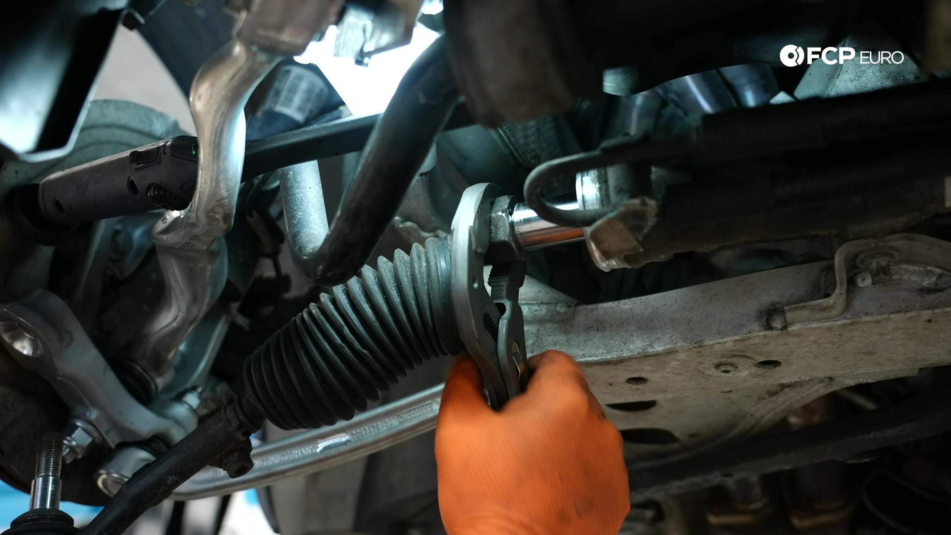 DIY BMW E90 Tie Rod Replacement removing the tie rod assembly