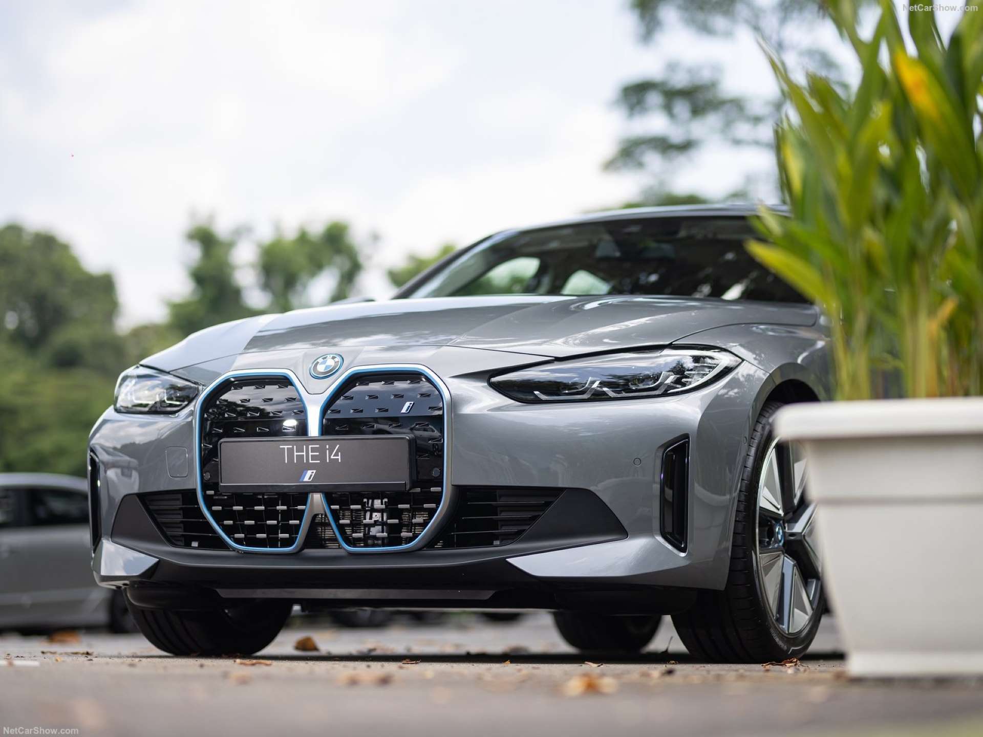 Europe's Top Electric Vehicles BMW-i4-2022-1600-b4
