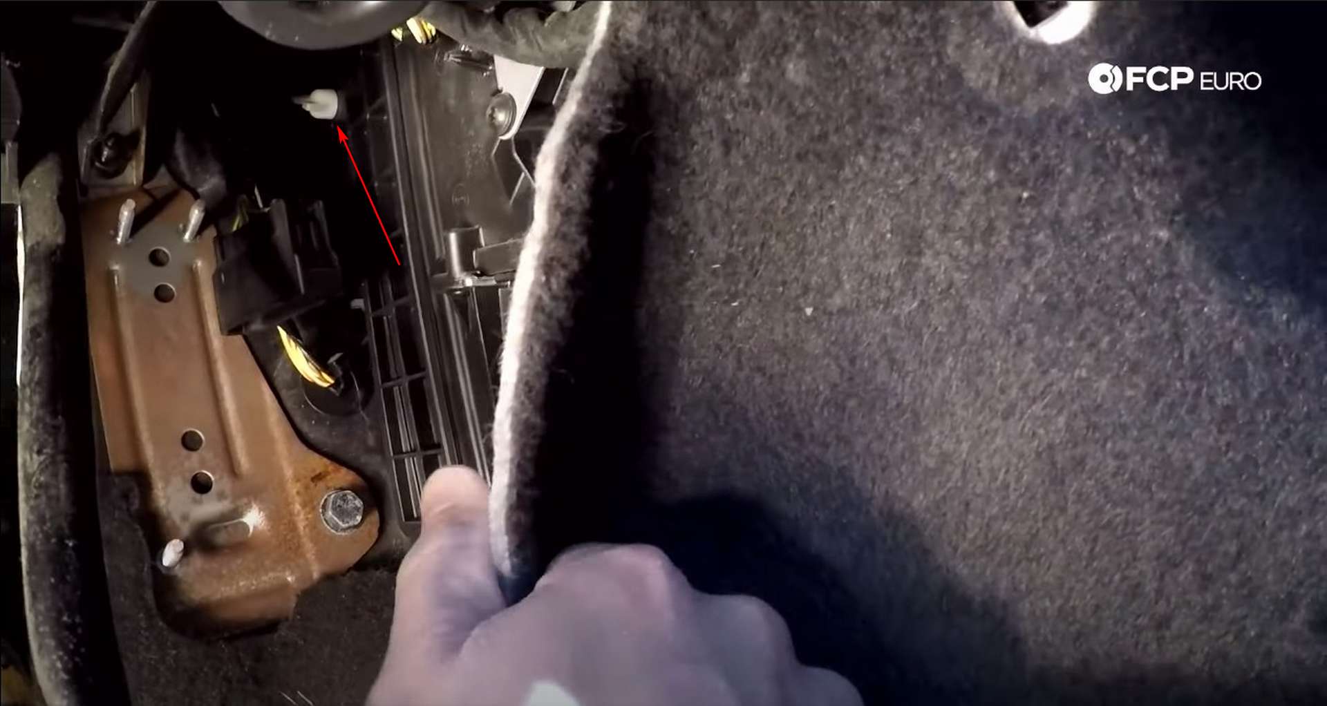 DIY Volvo Cabin Filter wingnut location