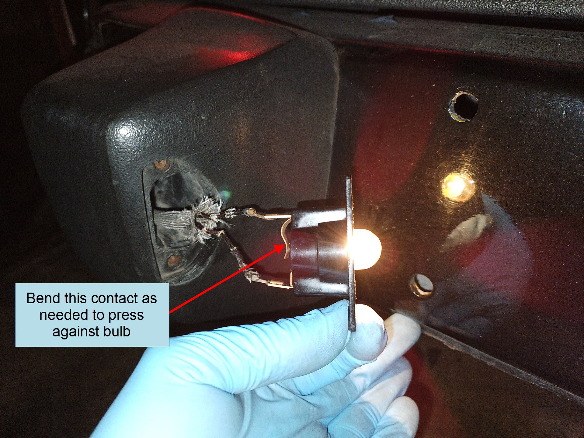 Air-cooled Porsche 911 license plate light wiring