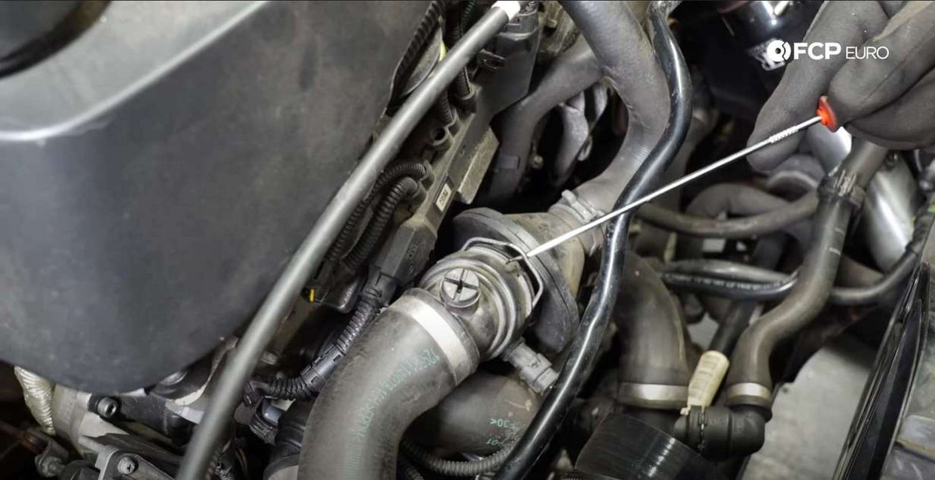 10-DIY-N20-Water-Pump-Thermostat-Replacement_Removing-Thermostat