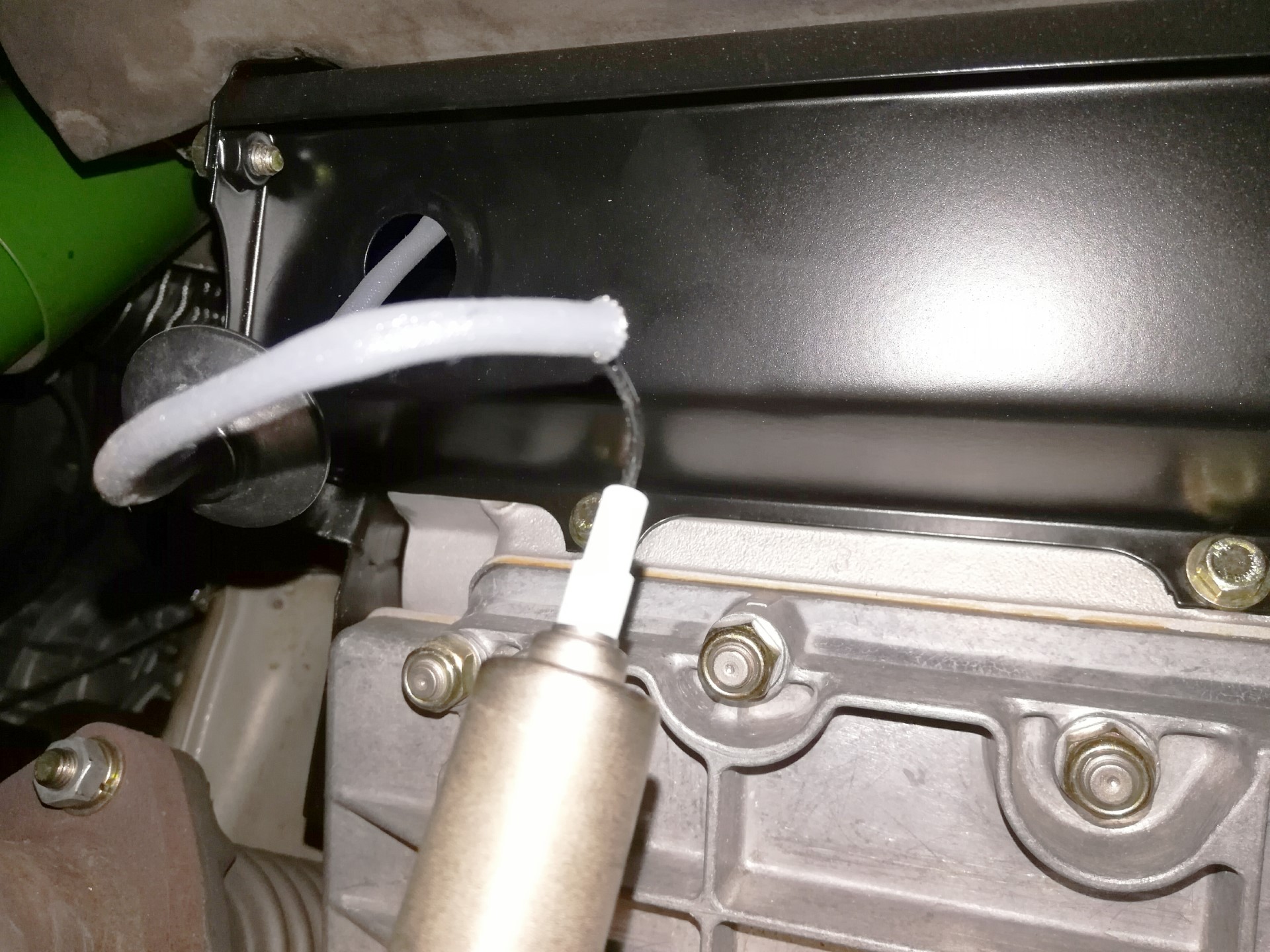 Air-cooled Porsche 911 oxygen sensor replacement