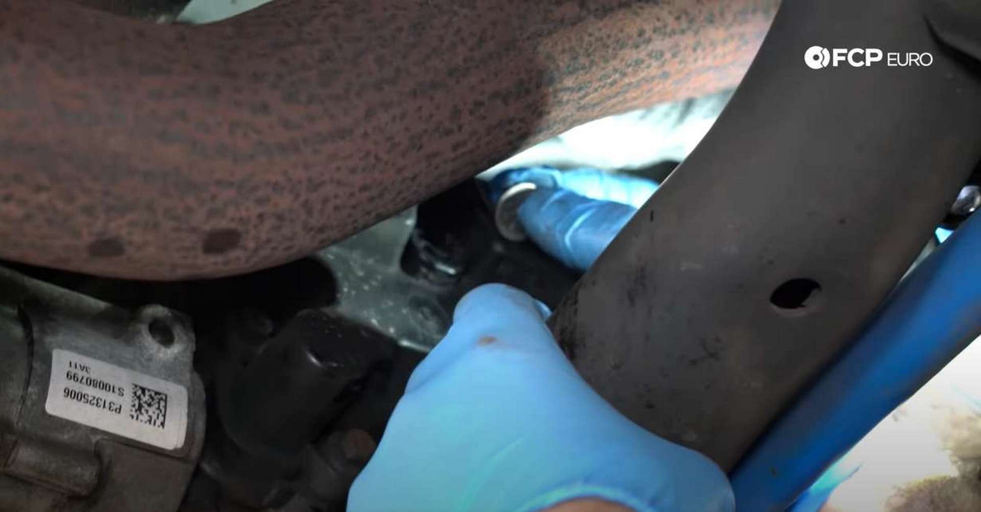 DIY P3 Volvo Haldex Fluid removing the plug with a coin