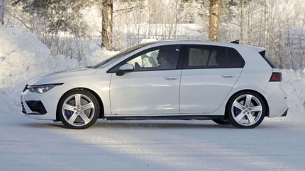 Volkswagen MK8 Golf R Spotted Without Camouflage