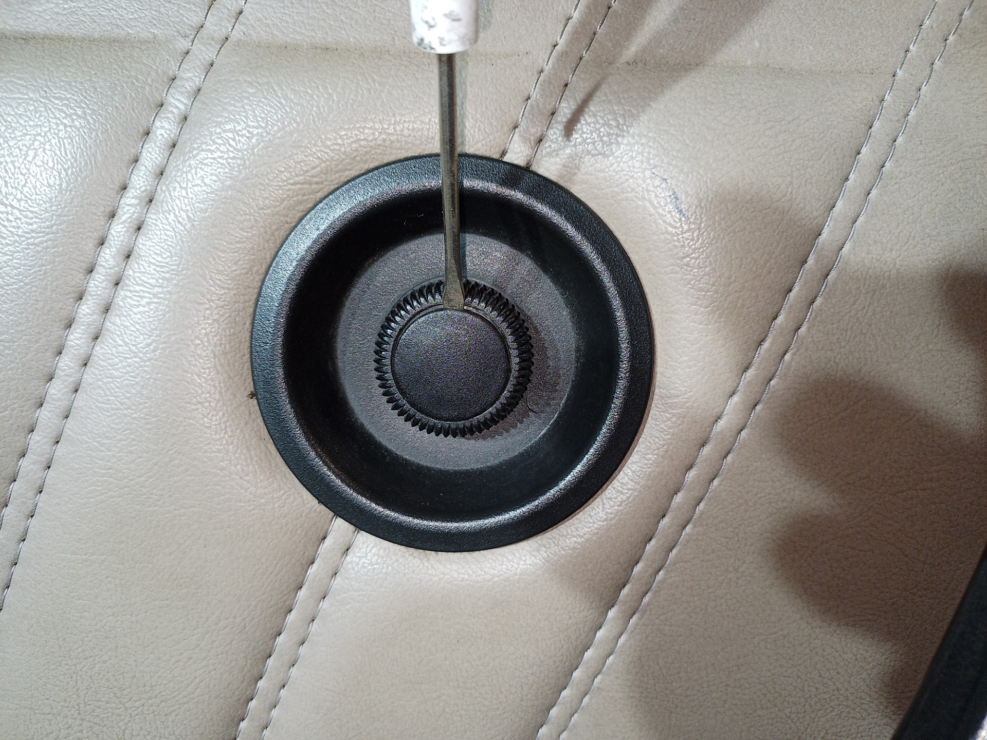 air-cooled porsche 911 door lock knob removal