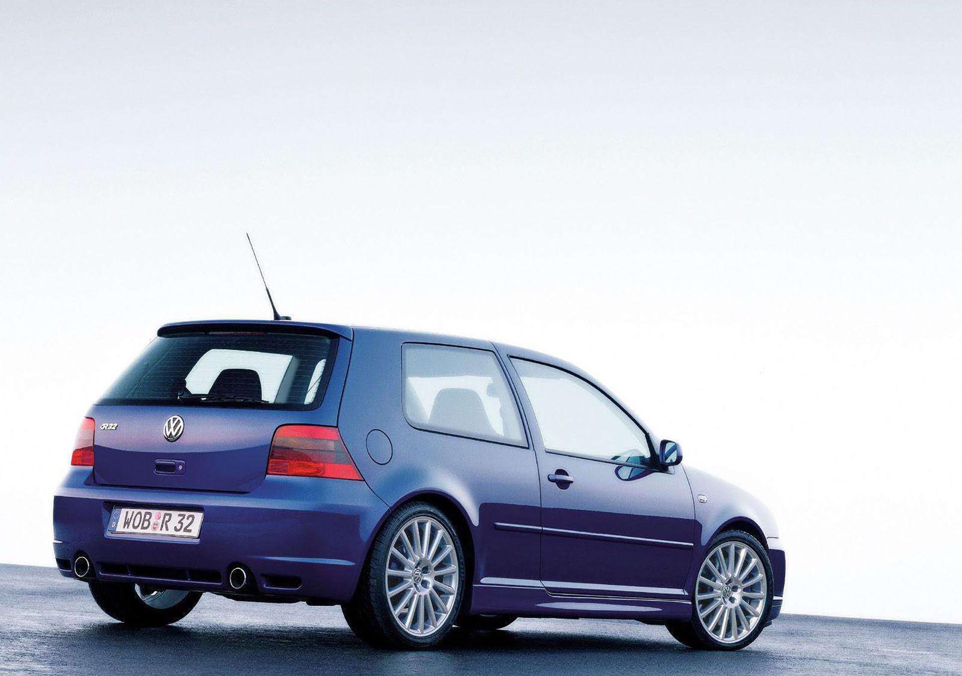 08_Volkswagen Golf R32 Mk4 rear