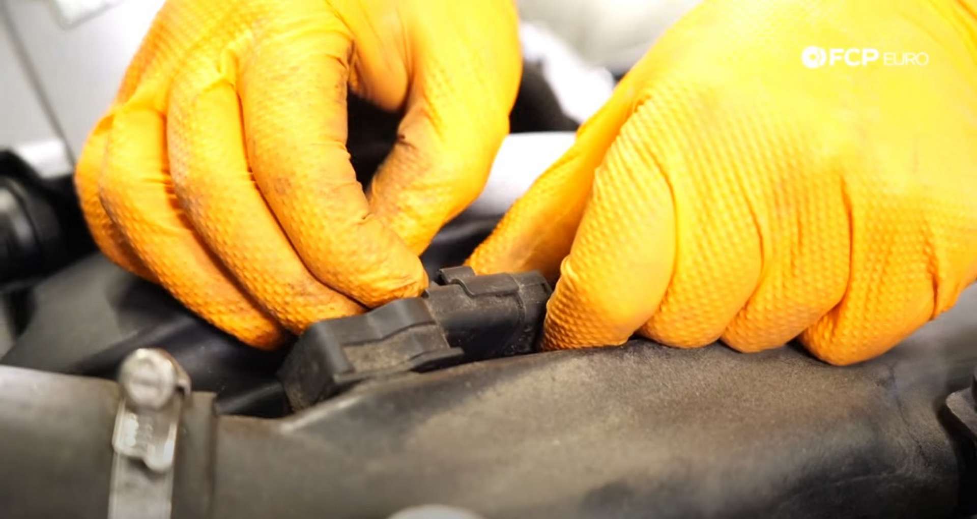 DIY MINI R56 Timing Chain Replacement disconnecting the electrical connection on the charge pipe