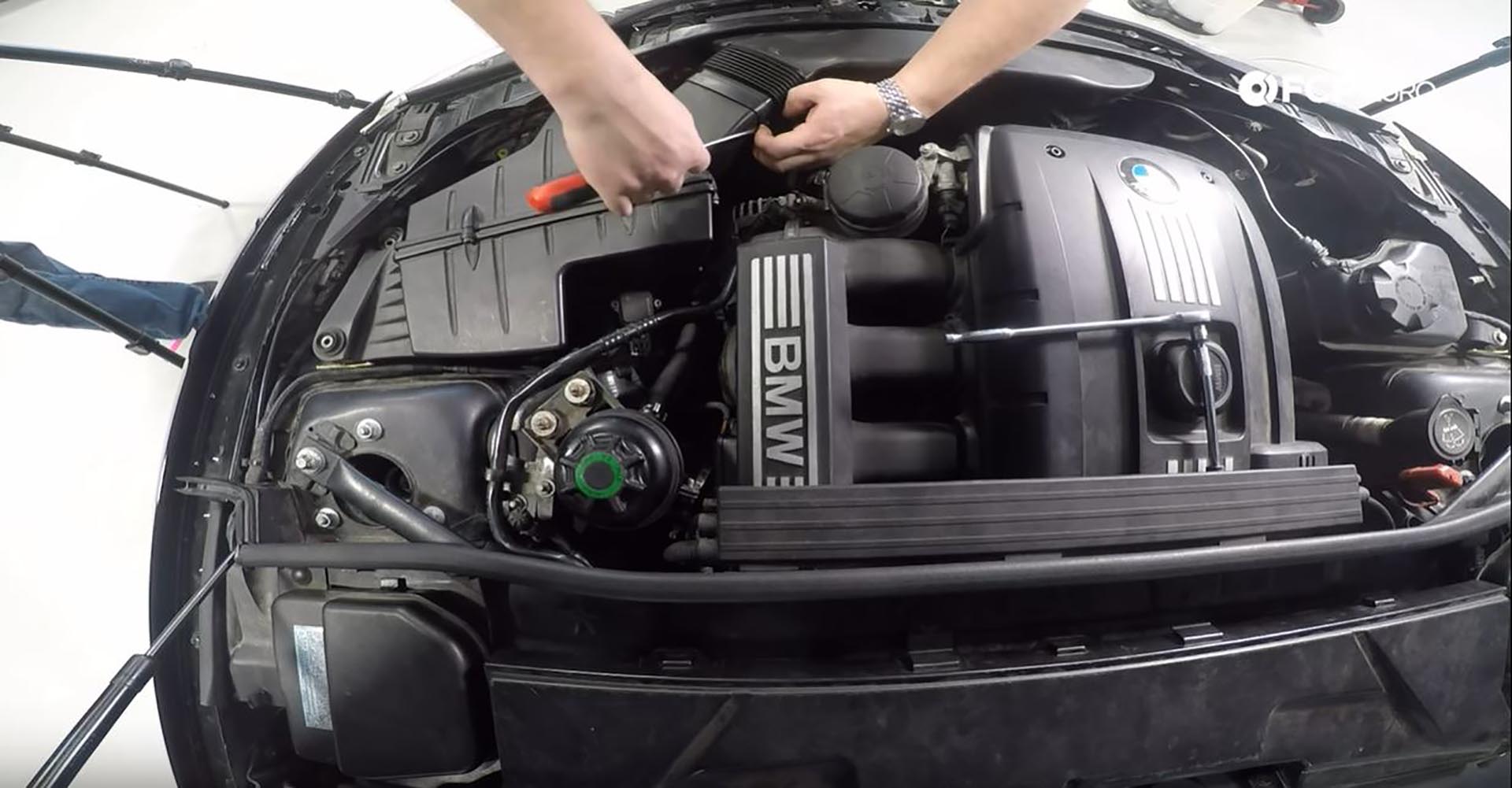 BMW Steering Rack airbox two tab unclipping