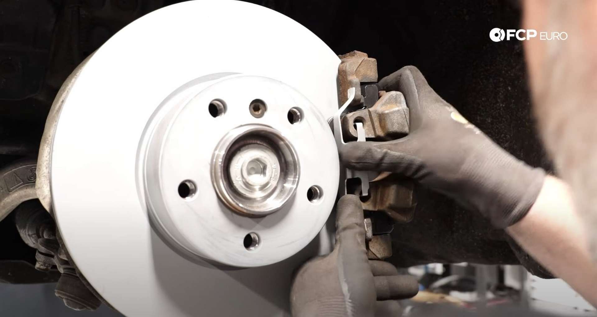 09-DIY-BMW-F30-Front-Brake-Service_Refitting-The-Caliper