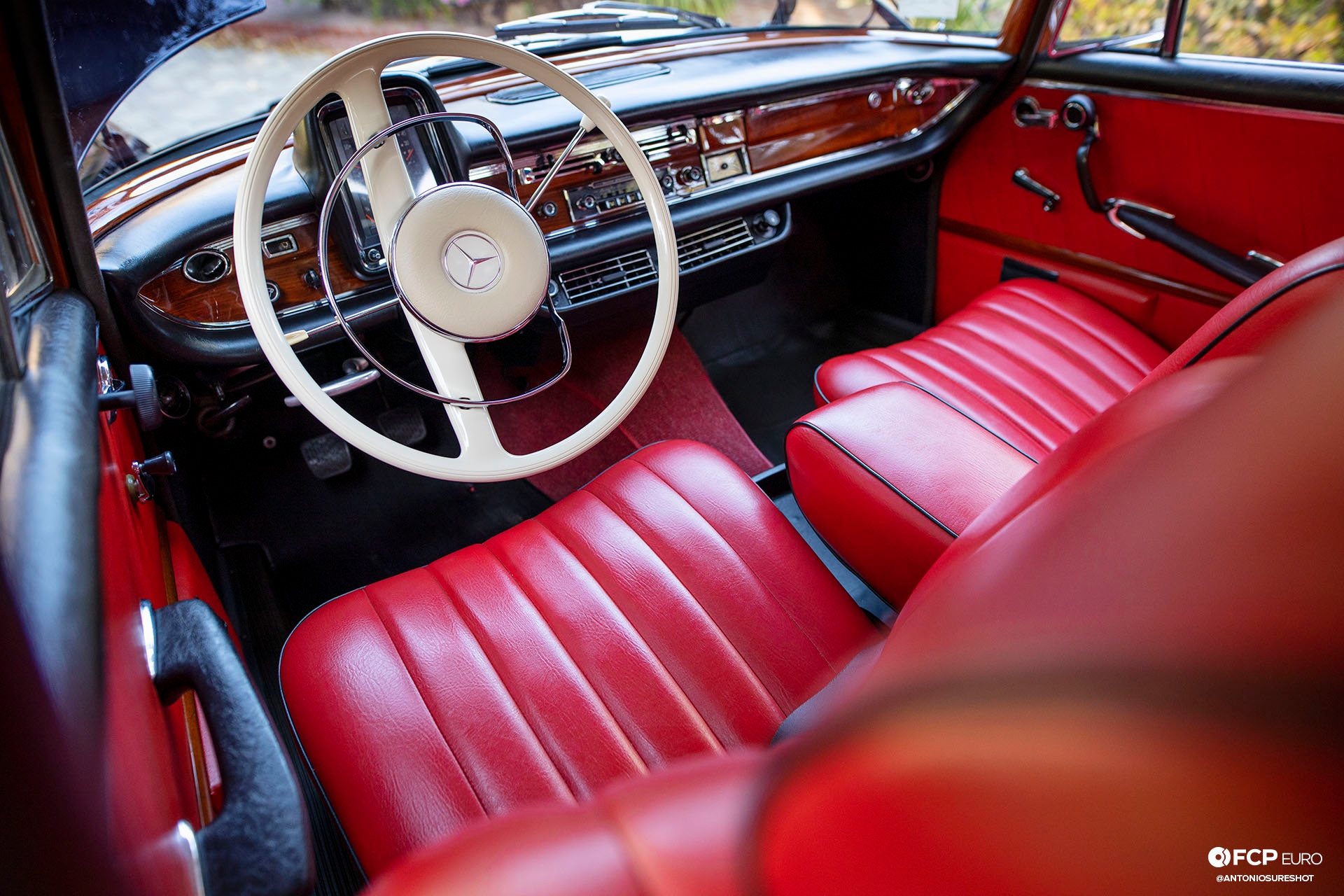 Mercedes Benz 220S Heckflosse Fintail W111 Belinda Benzo EOSR1633