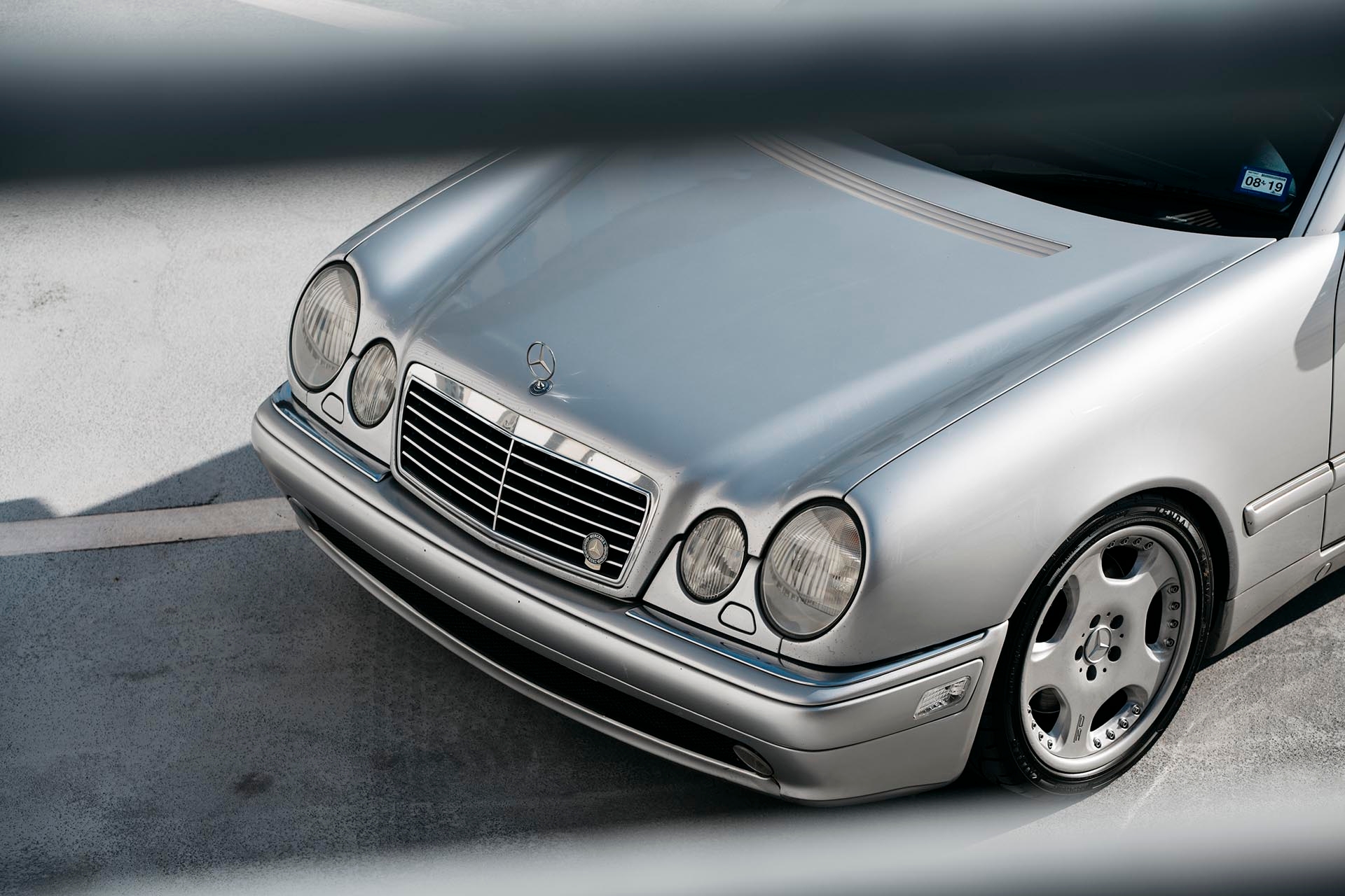 03_Mercedes-Benz E55 AMG manual front grill