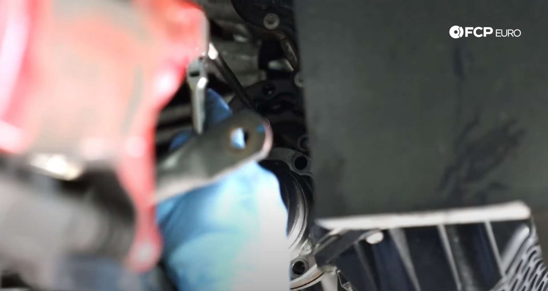 28-DIY_VW_GTI_Clutch-Job-Removing-LSD