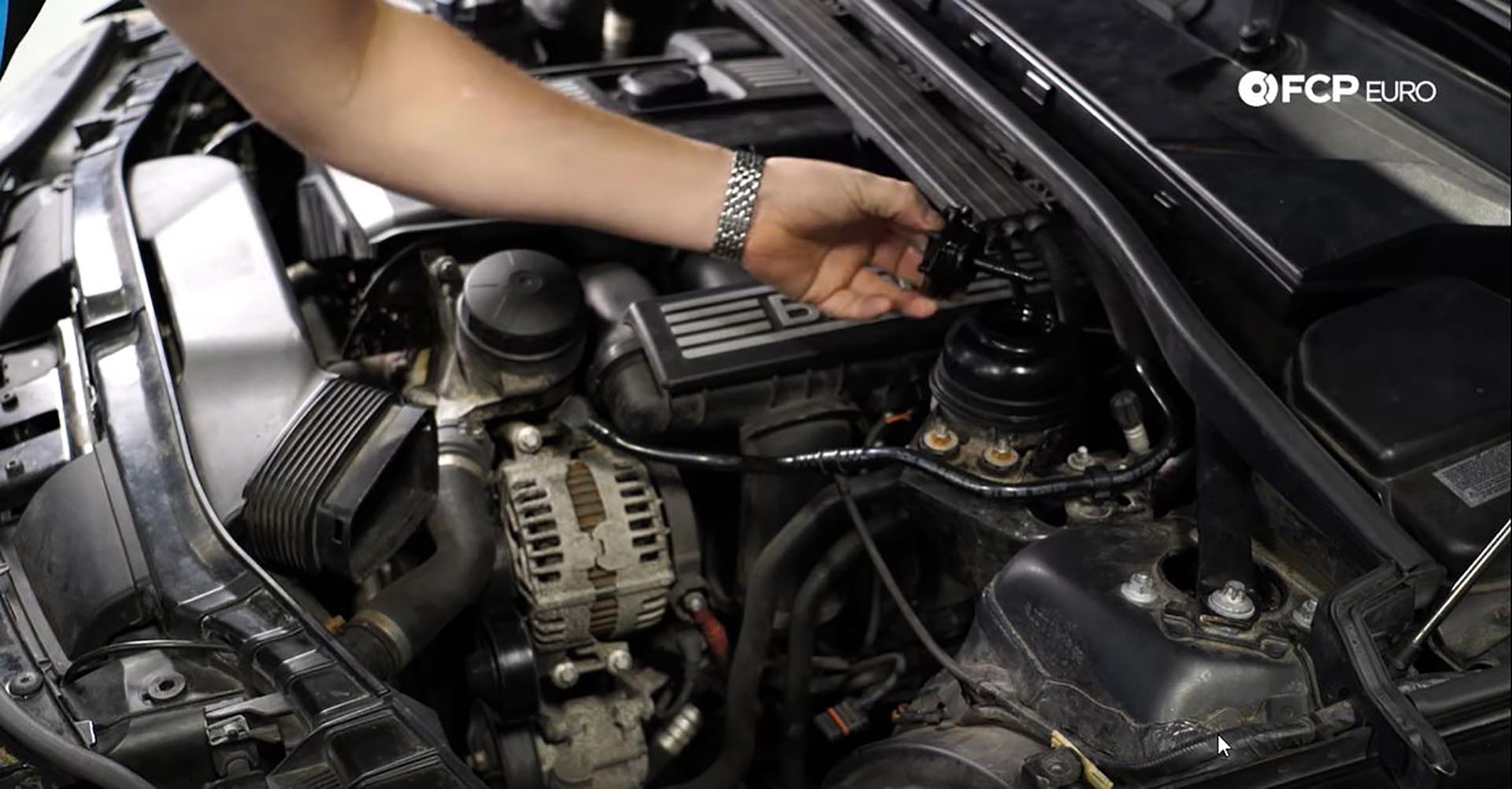 BMW Steering Rack Reservoir removing steering fluid cap